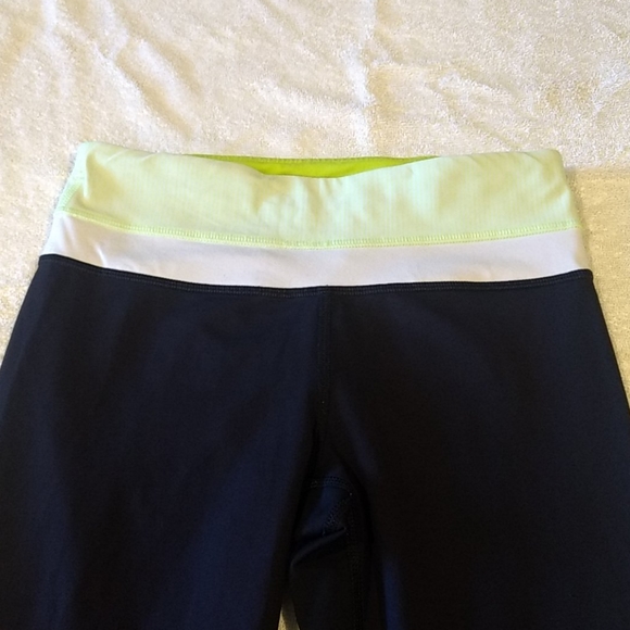 Lululemon Inspire Crop II - Picture 7 of 8